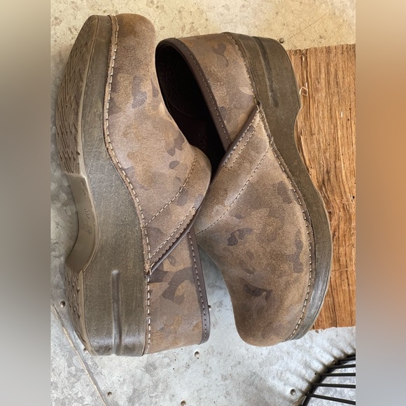 Dansko Professional Suede Camo clogs - Picture 3 of 6